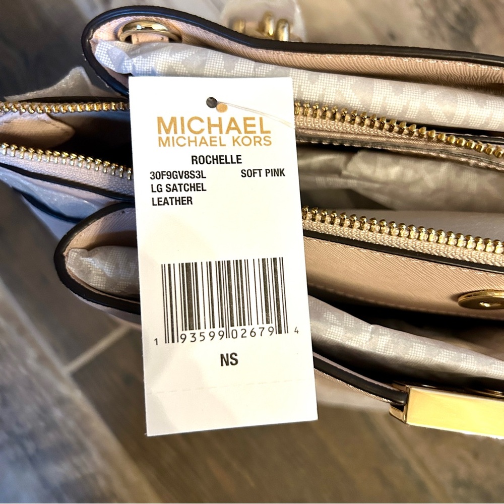 🌟NWT🌟Michael Kors Soft Pink Leather Shoulder Bag with Gold Hardware - Picture 3 of 8